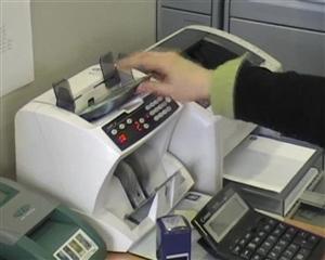 Guvernul măreşte salariul minim, dar introduce accize noi la carburanţi VIDEO