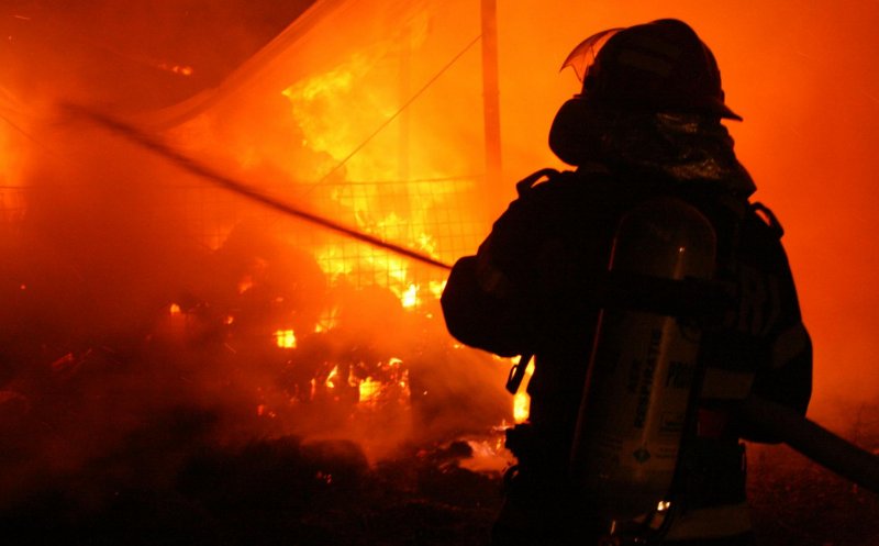 Zi blestemată! Încă o persoană a murit într-un incendiu: carbonizat în camera de cămin