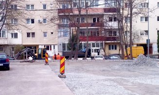 Mănăşturul, împânzit de muncitori care trag tare la borduri şi parcări