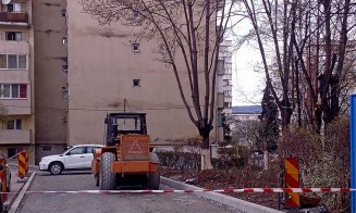 Mănăşturul, împânzit de muncitori care trag tare la borduri şi parcări