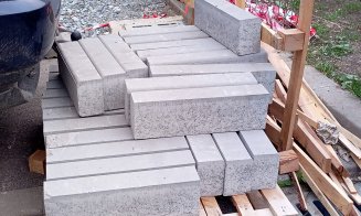 Asfalt pe repede înainte în Mănăştur pe aleile dintre blocuri, iar în locul garajelor demolate "răsar" locuri de parcare