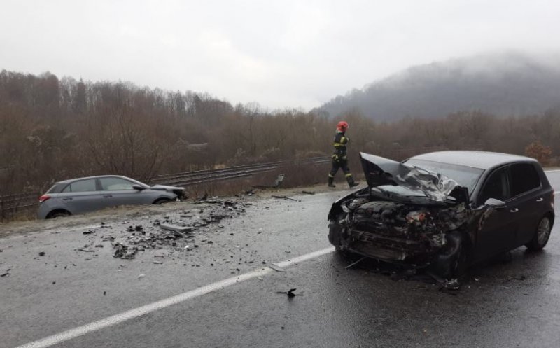 Accident grav la Cluj. Două persoane au rămas încarcerate