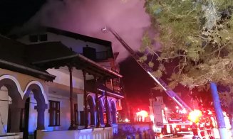 Încă un INCENDIU la o pensiune în care erau cazate familii cu copii / Un DECES la mansarda clădirii