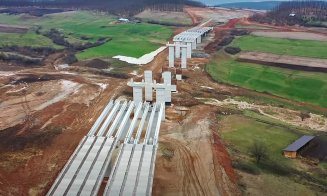 Autostrada Transilvania: De la "furnicarul" de noapte, la reducerea (aproape) totală a efectivelor UMB pe şantier