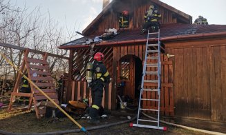 Incendiu la o casă din Cluj-Napoca. Pompierii intervin de urgență