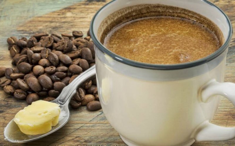Cafea cu unt? O nutriționistă din Cluj demontează acest trend: "Prostie monumentală"