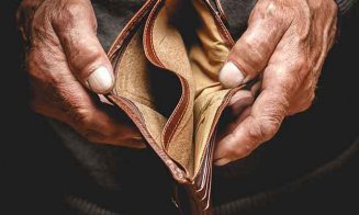 În două luni am putea rămâne fără bani de pensii şi salarii: "A venit mama tuturor crizelor"