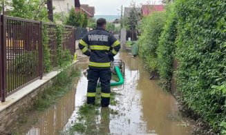 Intervențiile continuă în Florești după furtuna de noaptea trecută. Pompierii evacuează apa din șapte curți și subsoluri